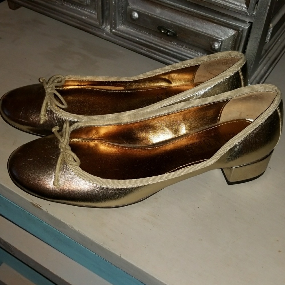 Block heel shoes
